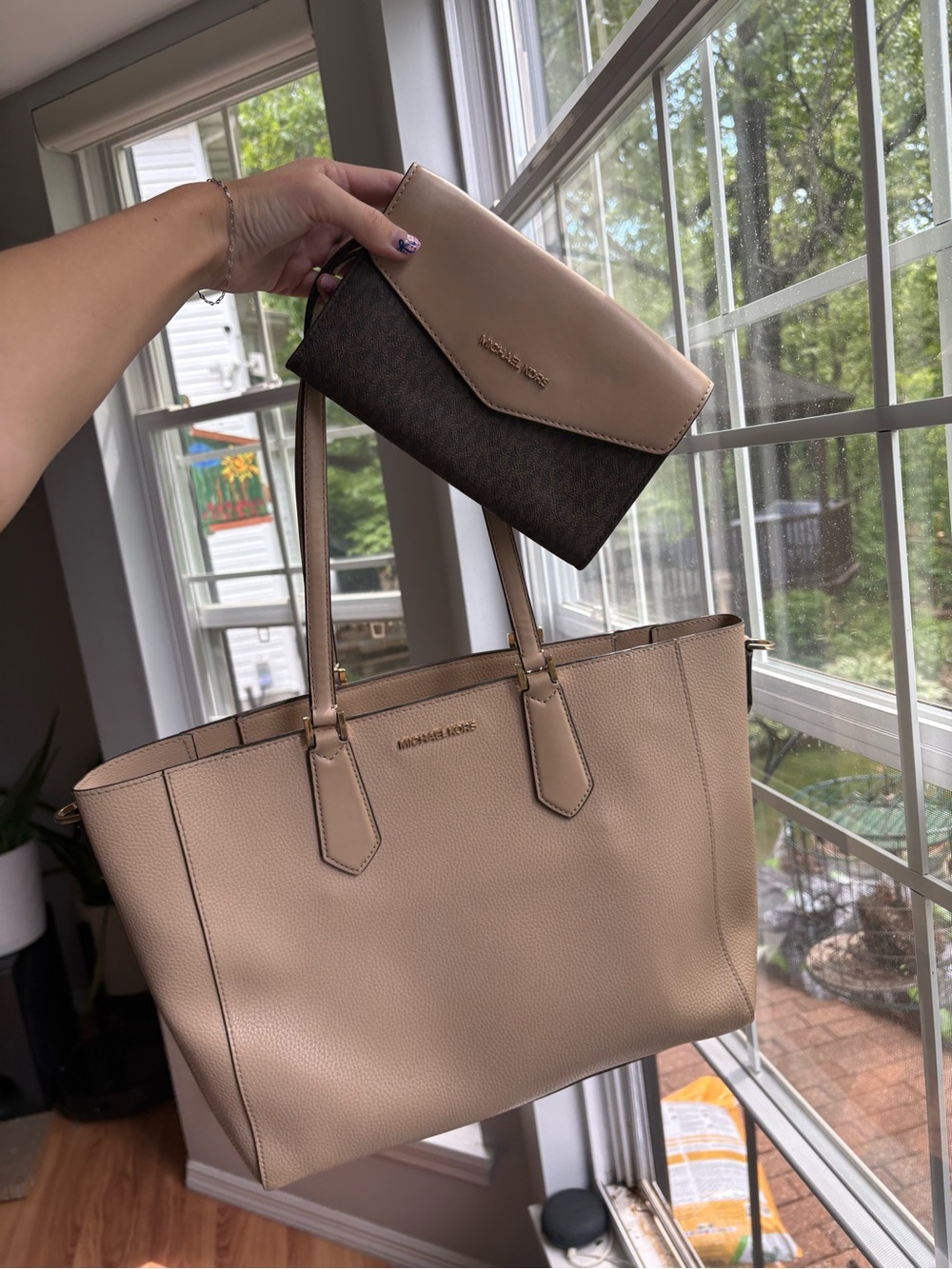 Michael Kors Kimberly Large Taupe Pebbled Tote Bag w/Matching Signature Wristlet